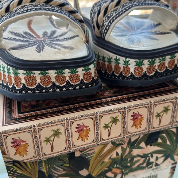 Farm Rio Pineapple Embroidered Platform Sandal Size 10 - Picture 3 of 16